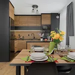 Διαμέρισμα With 2 Bedrooms & Parking By Renters