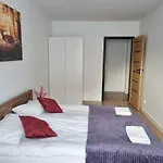 With 2 Bedrooms & Parking By Renters * Βρότσλαβ