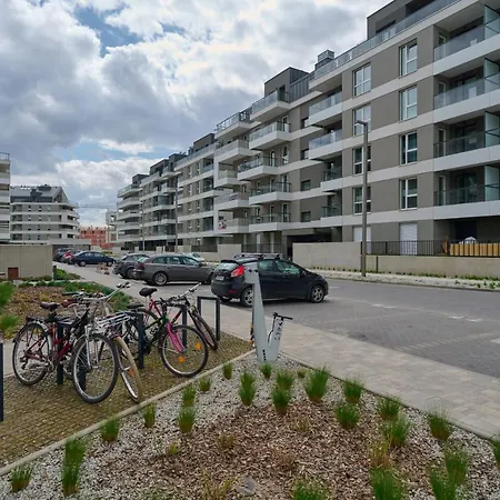 Appartement With 2 Bedrooms & Parking By Renters *