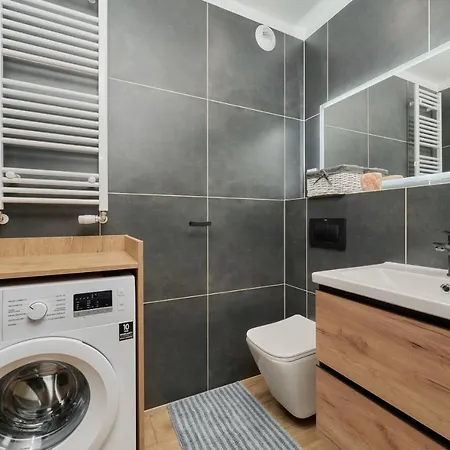 With 2 Bedrooms & Parking By Renters * Wrocław