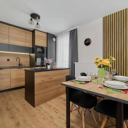 Appartement With 2 Bedrooms & Parking By Renters Wrocław