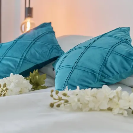 With 2 Bedrooms & Parking By Renters * Wrocław