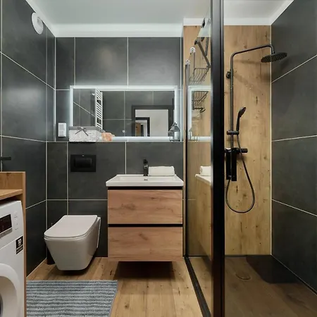 Appartement With 2 Bedrooms & Parking By Renters *