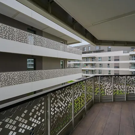 With 2 Bedrooms & Parking By Renters * Βρότσλαβ