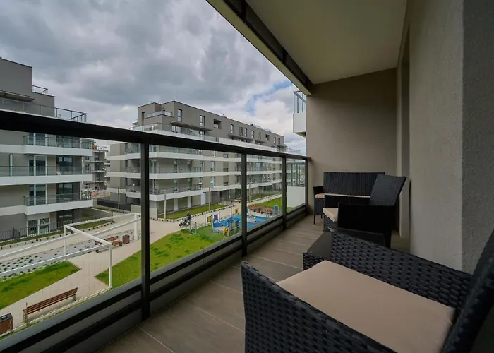 With 2 Bedrooms & Parking By Renters