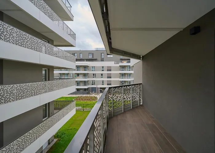 Apartment With 2 Bedrooms & Parking By Renters