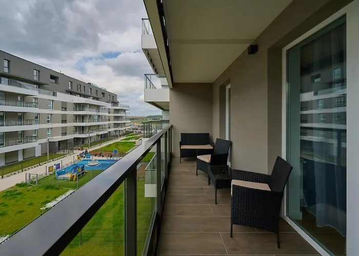 Apartment With 2 Bedrooms & Parking By Renters Wroclaw