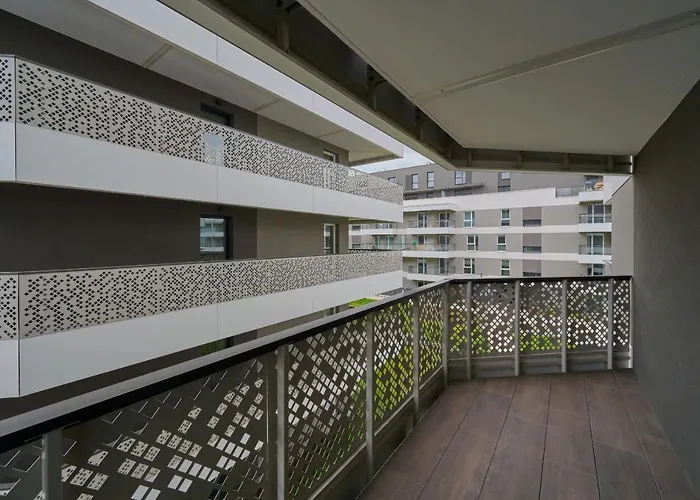 With 2 Bedrooms & Parking By Renters * Wroclaw